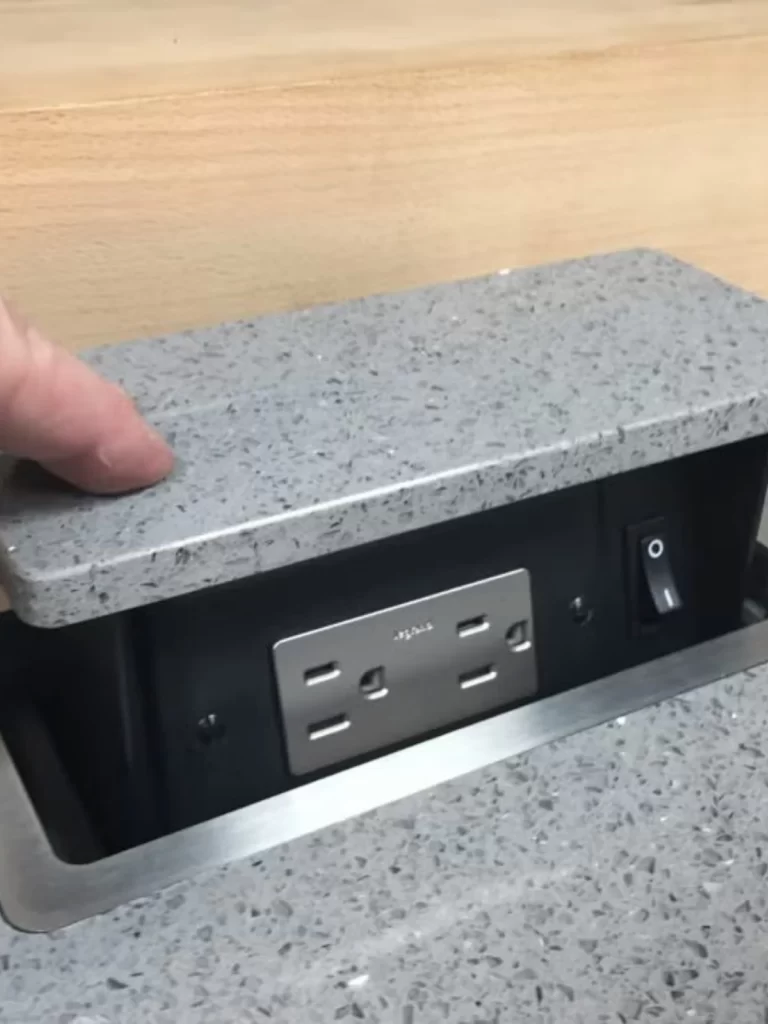 Pop-Up Outlets